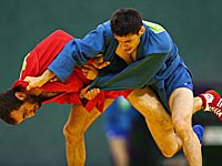 Вахтанг Чидрашвили (в красном)