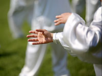 Британские медики послали человека, сломавшего шею, на занятия  тай-чи 
