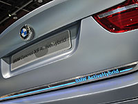 Женщина, находившаяся за рулем BMW, упала с шестого этажа парковки, не сумев затормозить