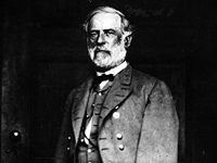 В Северной Каролине убрали памятник генералу Ли, который повредили вандалы