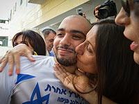 Начальник военной тюрьмы разрешил Эльору Азарии провести праздник в кругу семьи