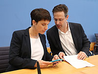 Муж  Фрауке Петри, лидера