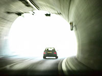 В Кармельском туннеле легковой автомобиль врезался в стену