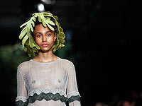 Paris Fashion Week: весенняя мода в осеннем Париже. Фоторепортаж 
