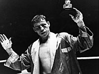 Умер чемпион мира по боксу, победивший 