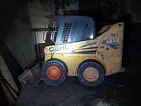 Участник драки в деревне Рейне пытался давить людей на мини-погрузчике