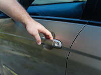 Пассажир, поссорившись с таксистом, нанес ему около двадцати ножевых ран