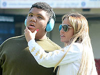  Еврейка-миллионерша Кэти Прайс отменила концерт: шантажисты угрожали избить ее сына
