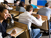 Житель Новокузнецка пытался сдать экзамен на водительские права с помощью виброустройства