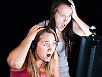 Многодетная мать  послала обнаженные фото своего любовника его жене 
