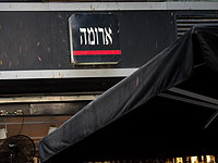 Работница кафе