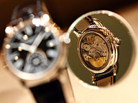 Израильтянин с доходом 60.000 шекелей в год задержан после покупки часов за 10 млн шекелей