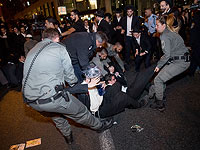 Полицейский угрожал митингующим