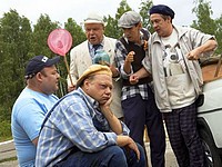 Михаил Кокшенов (в центре) на съемках фильма 