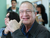 В Гиват-Бренере проходят похороны известного телеведущего Даниэля Пеера