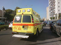 Пожилой мужчина тяжело травмирован в драке в Холоне