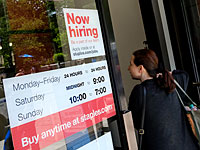 Количество первичных исков о пособии по безработице в США упало до уровня 1973 года