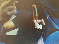 Вор был опознан по среднему пальцу, который он показал в видеокамеру во время ограбления