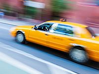 Американка ограбила банк, подъехав к нему на такси с маленьким ребенком