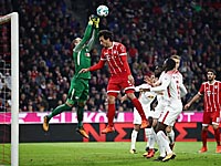 Удаление на 13-й минуте. Травма Левандовски.