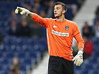 Новозеландский голкипер клуба Райана Гиггза был удален за то, что помочился во время матча