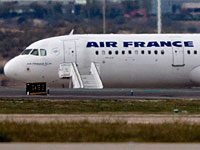 Самолет Air France совершил экстренную посадку в Канаде после поломки двигателя  