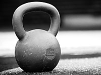 В Ашдоде мужчина утонул, спрыгнув в воду с гирями на ногах