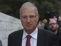 Полиция допрашивает двух приближенных премьер-министра по делу о субмаринах