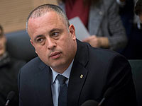 Хилик Бар 12 часов занимал пост президента и принял решение по двум прошениям об амнистиях