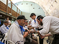 45 пожилых людей, переживших Холокост, отпраздновали бар и бат-мицву у Стены плача