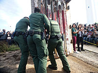 Любовь без границ: на КПП 