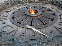 В Киеве второй раз в этом месяце неизвестные залили цементом Вечный огонь