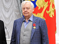 Состояние Олега Табакова улучшилось, но он все еще находится в больнице  