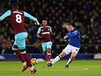 Руни не реализовал пенальти и забил ударом с центра поля