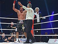 Уточнение: Мануэль Чарр является сирийским, а не германским чемпионом мира