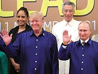 Дональд Трамп и Владимир Путин на саммите АТЭС во Вьетнаме