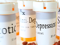 Британка пичкала свою бабушку антидепрессантами, чтобы распоряжаться ее деньгами