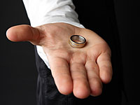 Супруги из Орегона нашли обручальное кольцо, потерянное 46 лет тому назад