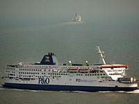 В порту Кале сел на мель паром, на борту которого находились более 300 человек
