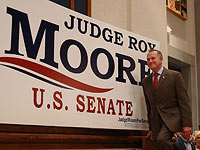 Обвинения в домогательствах привели к историческому поражению республиканца в Алабаме