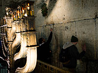 Посол США в Израиле зажег вторую ханукальную свечу возле Стены плача