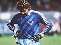 Вратарь, которого ненавидели больше, чем Гитлера: Тор-10 футбольной ненависти