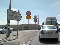 Каменная атака в районе Хизмэ: двое раненых