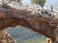 77-летний мужчина погиб, упав с большой высоты в парке Адамит