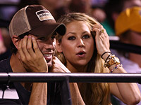 TMZ: звезда тенниса Анна Курникова родила двойню от певца Энрике Иглесиаса