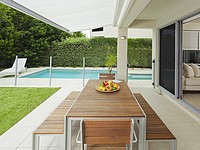 Пожилые супруги из Австралии выиграли в лотерею роскошный особняк