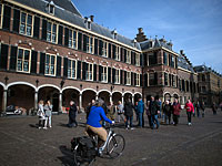 Гаага выплатит