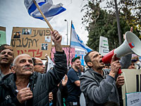 Работники заводов