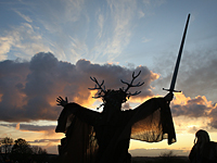 60-летний мужчина задержан за то, что угрожал мечом шумящим под его окнами детям