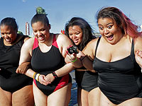 Новогодний массовый заплыв по-американски. Фоторепортаж 
